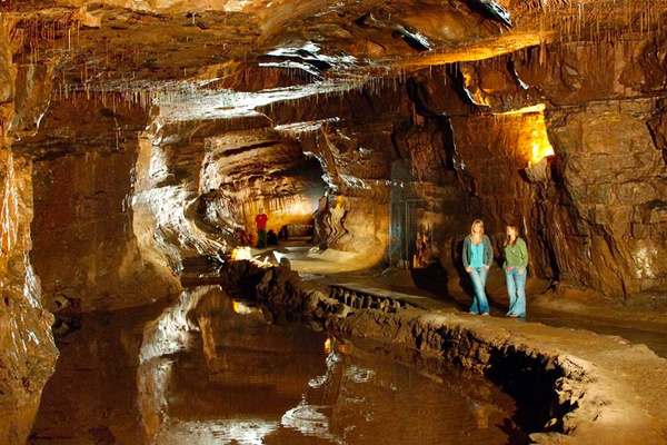 Dan Yr Ogof Cave